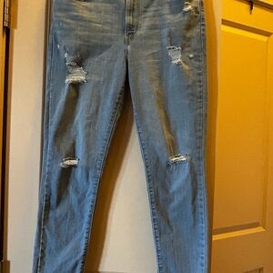 Distressed Levi’s Blue Women's Jeans